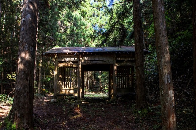 10年前の仁王門。当時はまだしっかりと建っていた