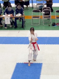 空手の形をする由凪さん（画像提供：由凪（ユナ）さん）