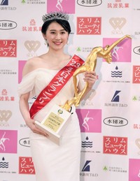 ミス日本グランプリを獲得し笑顔の吉岡恵麻さん＝2023年1月撮影