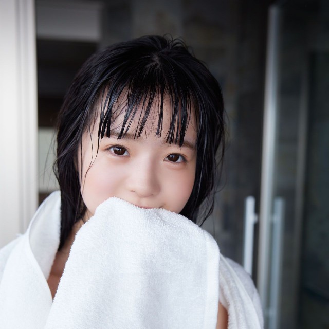 井上もも写真集『MoMologue』