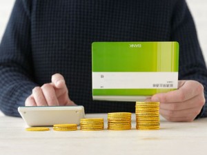 家族信託の契約書だけでは、預貯金を移せない。必要な手段は？