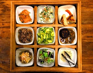 「かもめ食堂」を実現　地道に和食の浸透を目指す