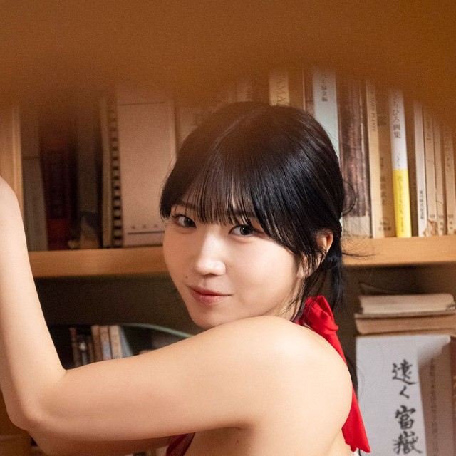 Miina SPA!デジタル写真集「最胸の超新星、現る！」（扶桑社）より＝提供／週刊SPA!編集部 撮影／武田敏将 ヘアメイク／池田ふみ（GiGGLE） スタイリング／春原愛子