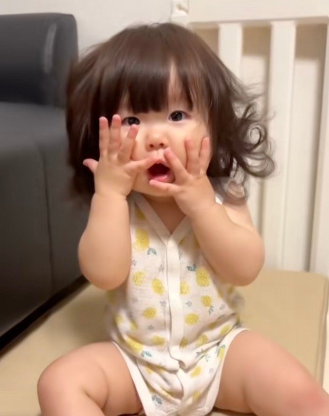 隠れてない”いないいないばぁ”も可愛い♡（提供：@sarapapaaaaさん）

