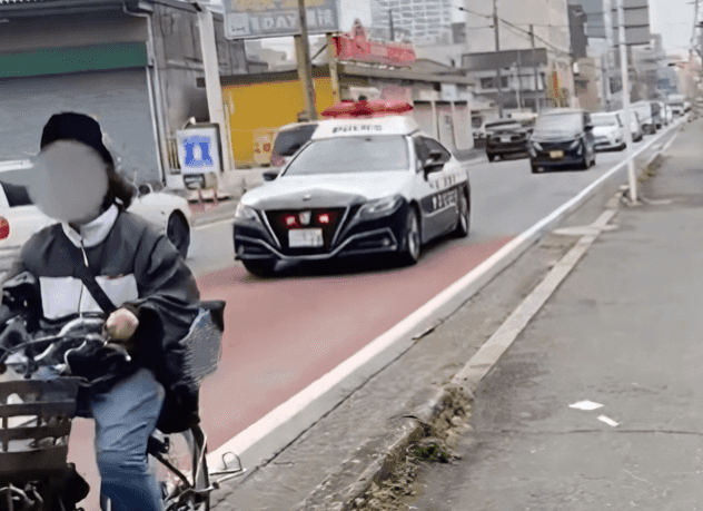 自転車を追い越すことができないため発生した渋滞