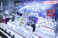 「機動戦士ガンダム水星の魔女EXPO」での商品展示 (C)創通・サンライズ・ MBS