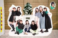 休養中の安本彩花（円写真）を加えたエビ中９人のビジュアル