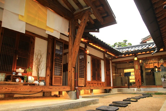 レトロな空間がお洒落な韓屋カフェ。ゆったりとした時間を過ごせます。