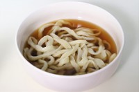 今回は素うどんなのでビジュアルはイマイチだけど美味い