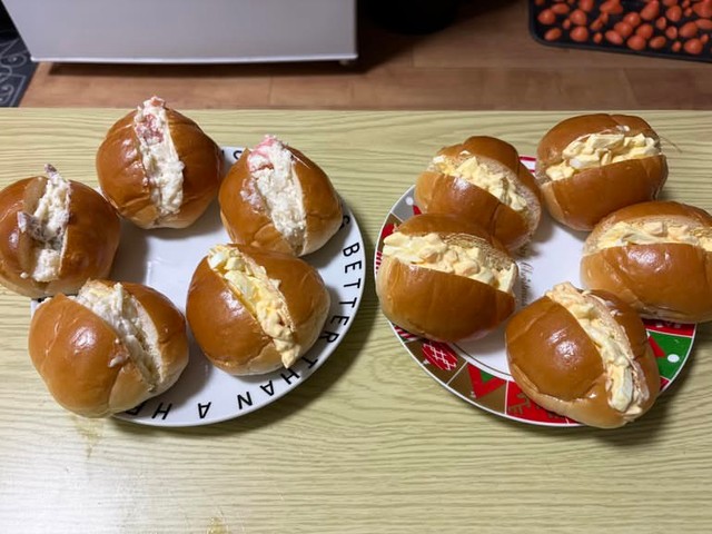 昼食用に作ったたまごサンドとポテトサラダサンド／投稿主さん（@yakyubaka188）提供