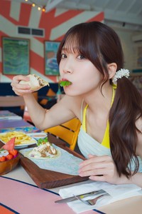 奈良未遥 2nd写真集「ぜんぶ私」より(C)KADOKAWA (C)NARA MIHARU PHOTO/田中智久