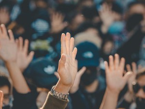 この挙手がきっと私を変える。誰もしたくないクラス委員に立候補した