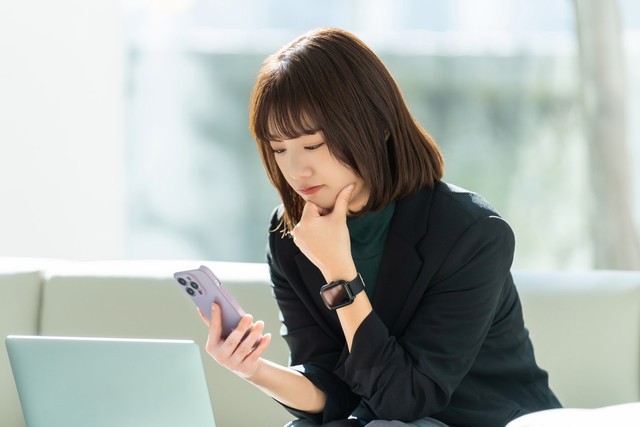 約8割が「ネット購入・申込時に運営者情報を調べる」　※画像はイメージです（Trickster*/stock.adobe.com）