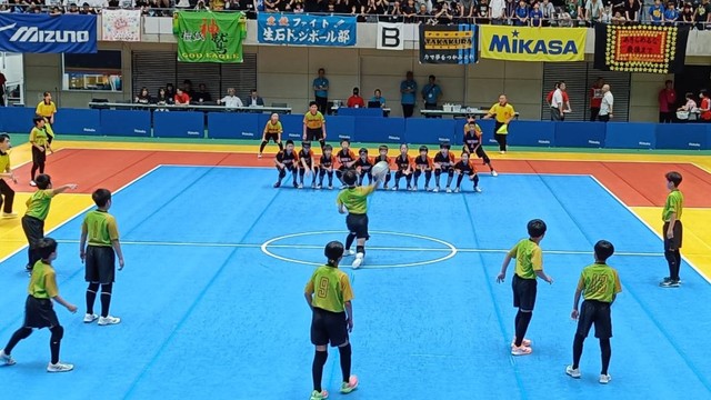檀紙ゴッドイーグル（手前）夏の全国小学生ドッジボール選手権　群馬・高崎市　8月16日
