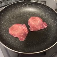 夫がいない夜、ひとりで「キッチン焼肉」を開催＝NAPPAさんのX（@__mogn）より