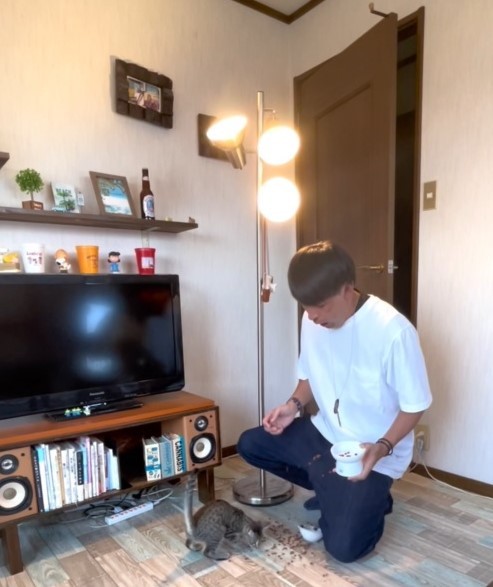 ご飯のお皿が落ちちゃった！（三吉さん提供、動画よりキャプチャ撮影）