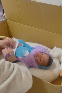 息子さんが持ち帰った赤ちゃん人形／ティンさん（@iwa.v0u0v）提供