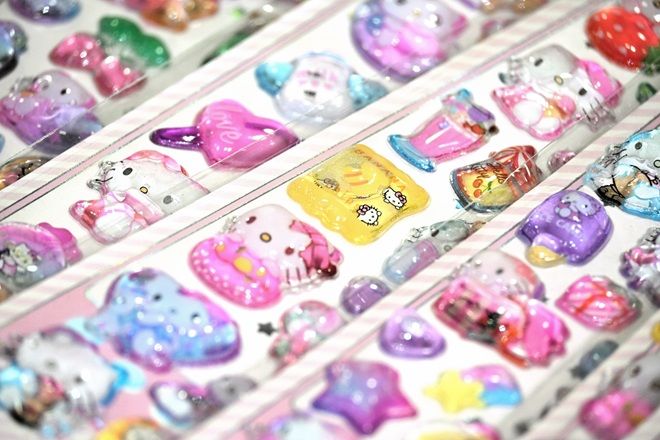 Fake 3D bubble stickers account for 40% of goods seized at customs