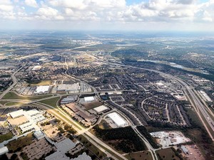 イーロン・マスクも移住　規制や税金が嫌われるカリフォルニア、テキサスへ流出加速