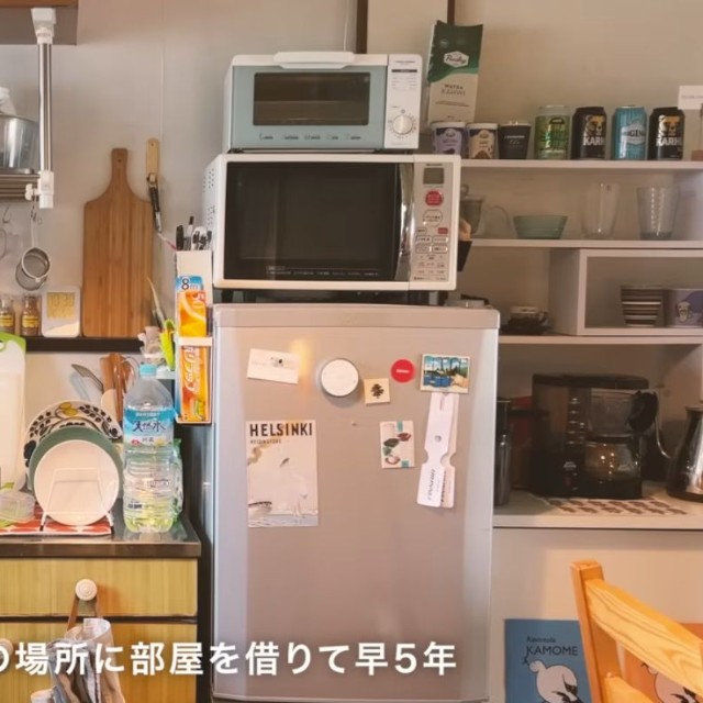実家の近くで5年暮らす、築古アパートのキッチンまわり／かもめ子さん（@kamomeko.kurashi）提供