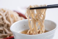 水や塩で食べてほしいなら店側がそうアナウンスするはず（画像はイメージ）