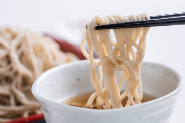 水や塩で食べてほしいなら店側がそうアナウンスするはず（画像はイメージ）