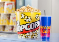 映画館の定番「ポップコーン」※この画像はイメージです　（Tyler Olson/stock.adobe.com）