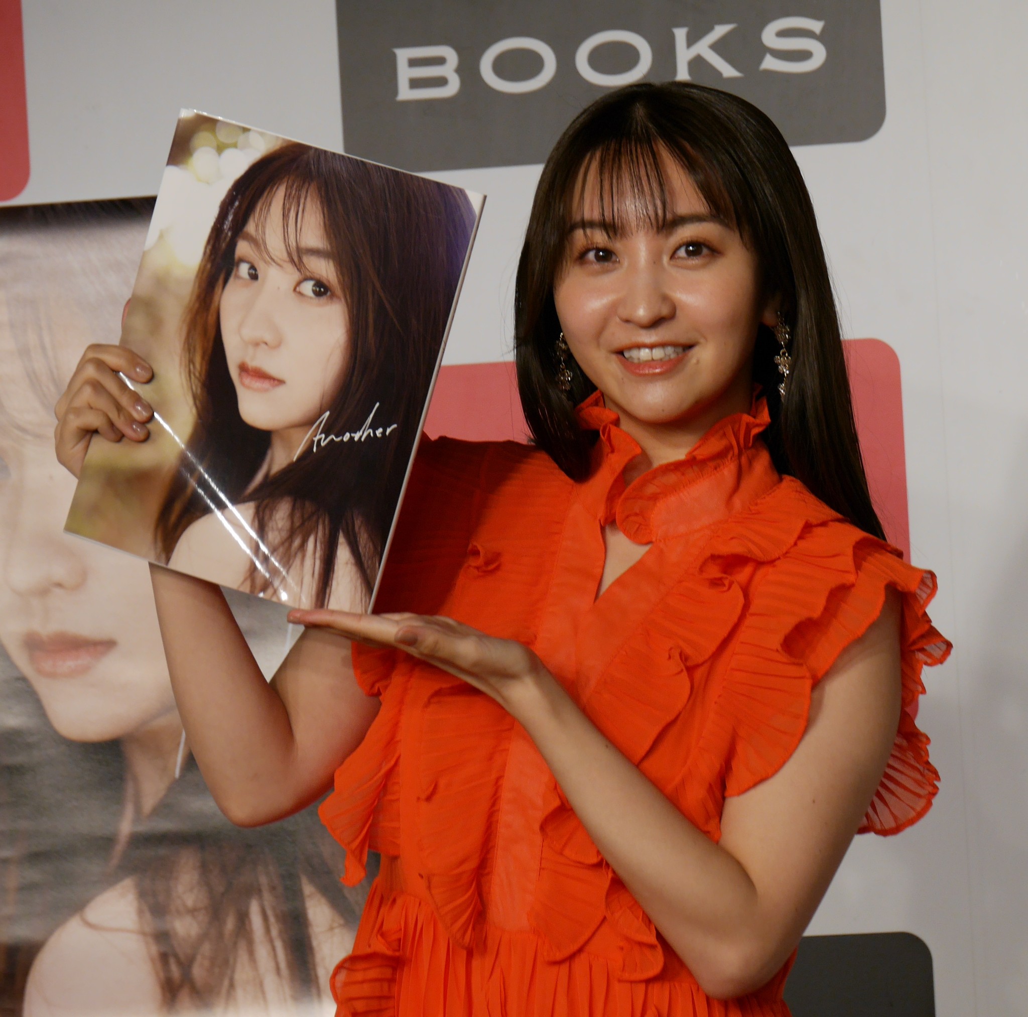 野球ファンお馴染みの袴田彩会アナ 「驚かれると思う」ファースト写真集で大胆カット連発|よろず〜ニュース