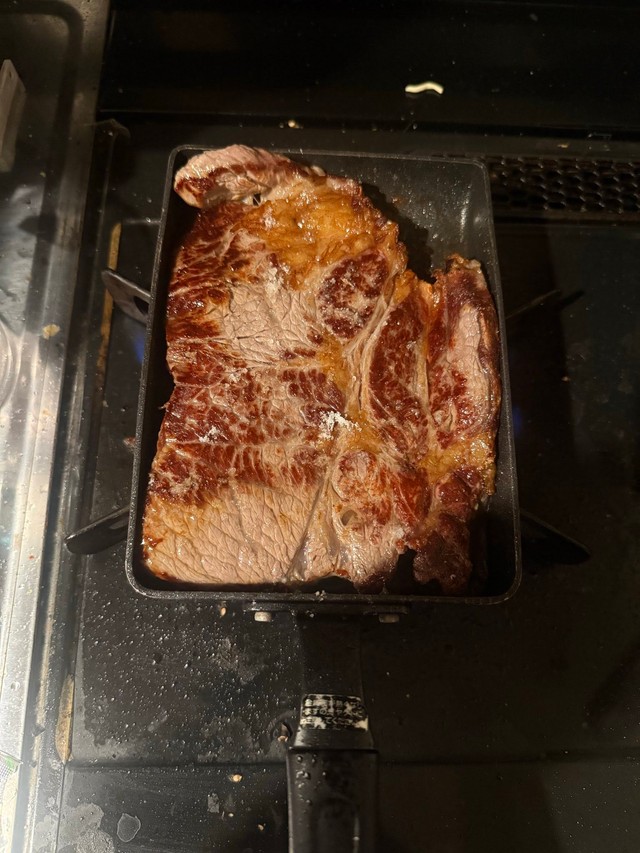 「型にはまった肉」、そのお味やいかに？（提供：またの名をおおきさん）