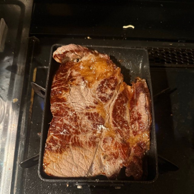 「型にはまった肉」、そのお味やいかに？（提供：またの名をおおきさん）