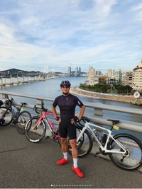 クォン・スンフォン氏の公式インスタグラム@kwonsoonhwonより ピアニストとして活動しているBoAの長兄スンフォン氏が自転車ツアーに参加した