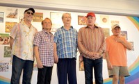 オリジナルメンバーで来日したザ・ビーチ・ボーイズの（左から）デヴィッド・マークス、アル・ジャーディン、ブライアン・ウィルソン、マイク・ラブ、ブルース・ジョンストン＝2012年8月14日撮影