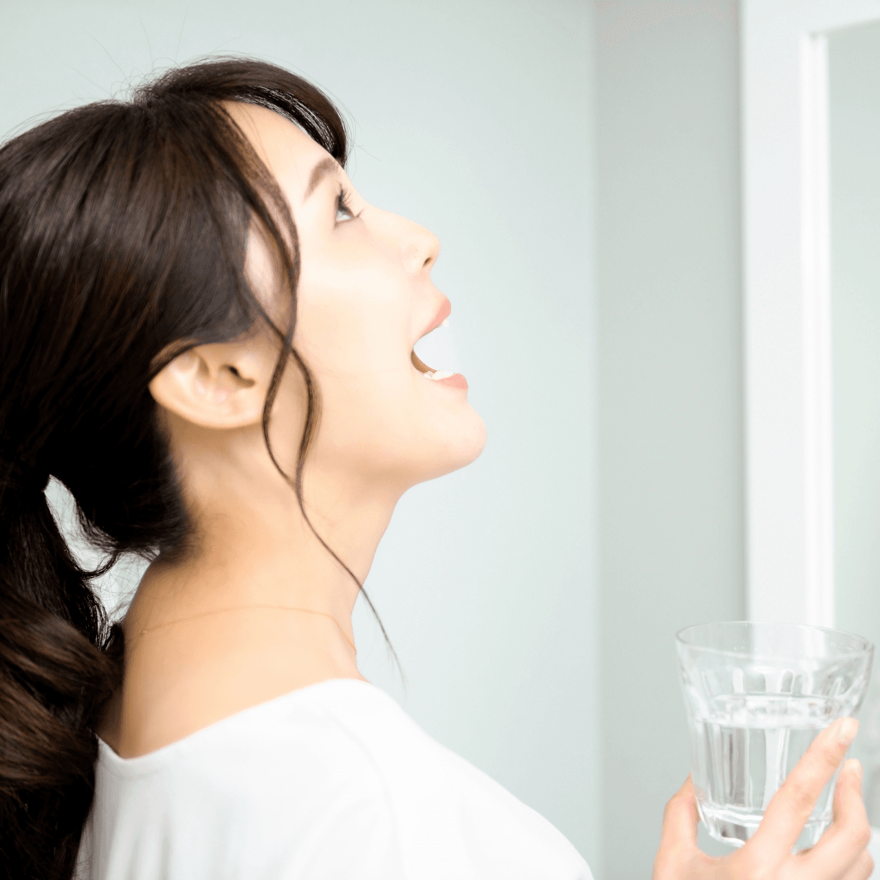 うがいは意味がないって本当？　※画像はイメージです（ACworks/photoAC）