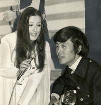 「ヒデとロザンナ」の出門英さん（右）とロザンナ