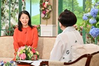 13日放送の「徹子の部屋」に出演する野村真美（左）と司会の黒柳徹子＝テレビ朝日提供