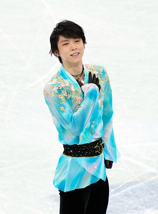 男子フリーで演技を終えて客席にあいさつする羽生結弦選手