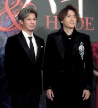 ミュージカル「ジキル＆ハイド」製作発表会に出席した（左から）柿澤勇人、佐藤隆紀