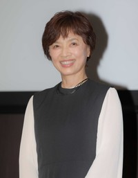 俳優として舞台に挑む榊原郁恵