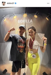 「マッスルゲート奈良かしはら大会」ウーマンズレギンス163センチ超級部門で優勝した金原早苗（右）　本人のインスタグラム（@kiiiiin37）より＝2025年9月24日投稿