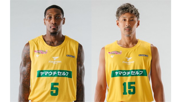 新キャプテンを務めるアレックス・デイビス選手（左）と根來新之助選手（右）©KAGAWA FIVE ARROWS