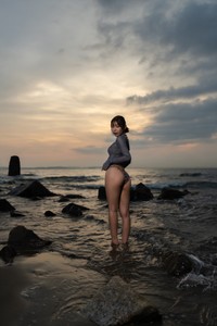 凛咲子 デジタル写真集『PICTURA』より