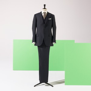 節度がありつつ色気も感じさせる。入学式でお手本を見せるならスリーピース