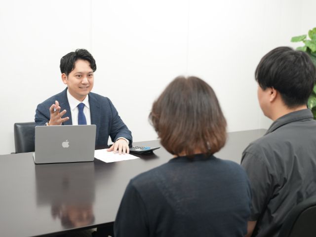 191862 アトム相続税理士事務所4 会議中