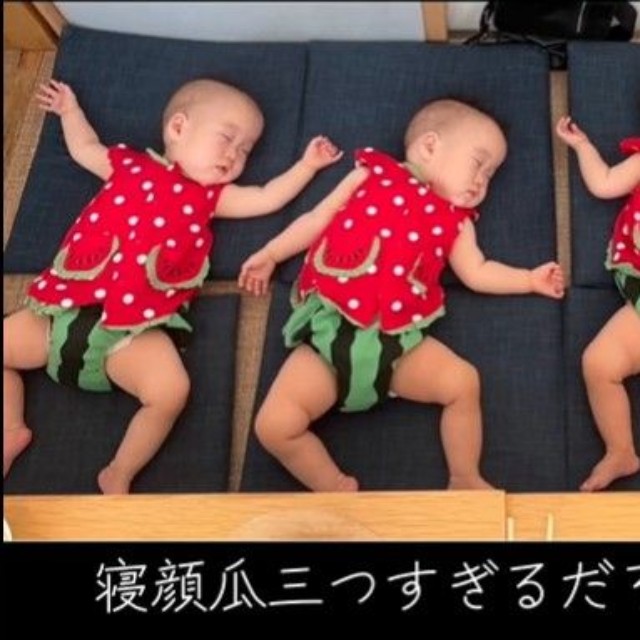 「寝顔瓜三つすぎるだろ！」とパパ（提供：@tripletpapa3さん）
