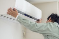 エアコンを「こんな場所にも設置できたら良いな」と思う場所は？　※画像はイメージです（polkadot/stock.adobe.com）