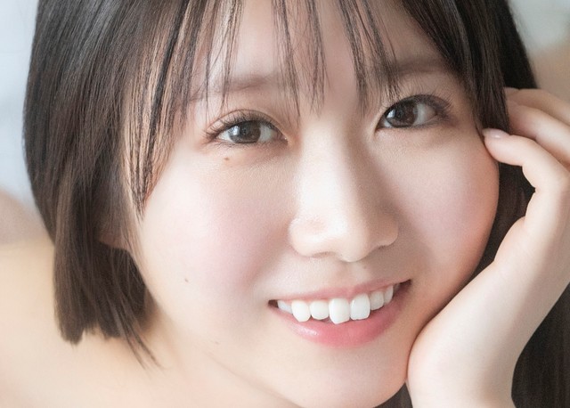 STU48・内海里音1st写真集から（撮影：佐藤佑一、株式会社KADOKAWA）