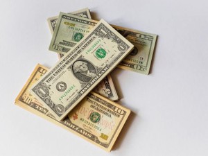 「奨学金は借金」。親を失い経済的に苦しかった先生の言葉と私の判断