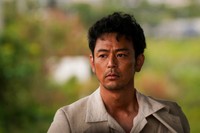 映画「宝島」の一場面（©真藤順丈／講談社　©2025「宝島」製作委員会）