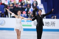 村元哉中さん、高橋大輔さん「KISS&CRY 氷上の美しき勇者たち Vol.49 真夏のアイスショー 特集号」（東京ニュース通信社刊）より