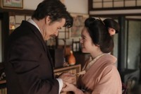 帝大を解雇されたことをヘブンから打ち明けられ、気丈に励ますトキ（髙石あかり）　(C)NHK